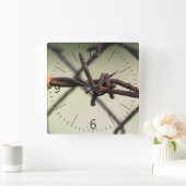 Schließung von Stacheldraht Quadratische Wanduhr (Zuhause)