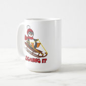 Schlitten - Niedlicher Pinguin im Schnee Kaffeetasse (Vorderseite Links)