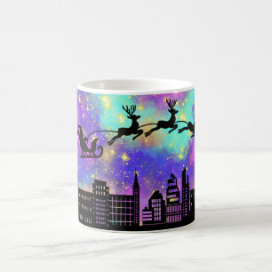 Schlitten und Rentier des Weihnachtsmanns fliegen Kaffeetasse