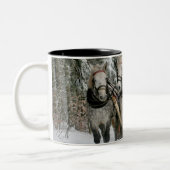 Schlittenfahrt im Schneewald Zweifarbige Tasse (Links)