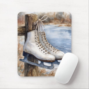 Schlittschuhe an einem Zaunpfosten hängend Mousepad