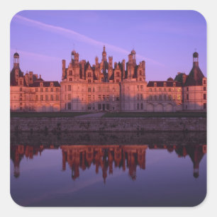 Schloss Chambord bei Sonnenuntergang, Loire-Tal, F Quadratischer Aufkleber