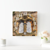 Schloss Chepstow in Wales, Vereinigtes Königreich Quadratische Wanduhr (Zuhause)