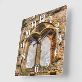 Schloss Chepstow in Wales, Vereinigtes Königreich Quadratische Wanduhr (Winkel)