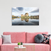 Schloss Eilean Donan mit Reflexion in Schottland Leinwanddruck (Insitu (Wohnzimmer))