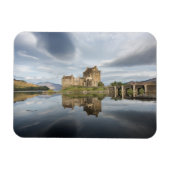 Schloss Eilean Donan mit Reflexion in Schottland Magnet (Horizontal)