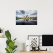 Schloss Eilean Donan mit Reflexion in Schottland Poster (Heimbüro)