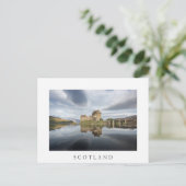 Schloss Eilean Donan mit Reflexion in Schottland Postkarte (Stehend Vorderseite)