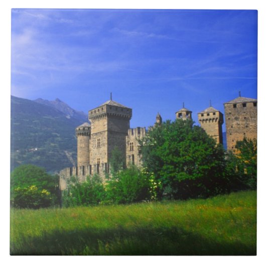 Schloss Fenis bei den Italienischen Alpen in Fenis Fliese (Vorderseite)