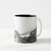 Schloss Neuschwanstein im Winter Zweifarbige Tasse (VorderseiteRechts)