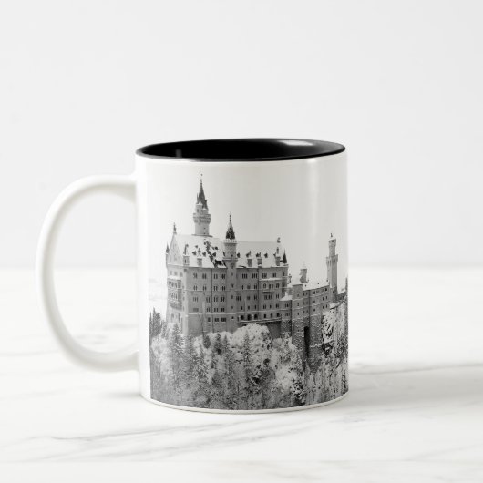 Schloss Neuschwanstein im Winter Zweifarbige Tasse (Links)