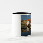 Schloss Turm, Moldau, Cesky Krumlov, Zweifarbige Tasse (Mittel)