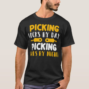 Schlosserei pflückt Mädchen am Tag von Ni T-Shirt