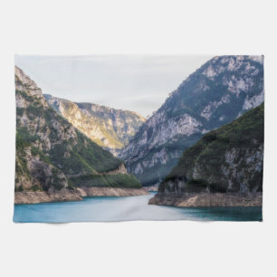 Schlucht des Flusses Piva im Norden Montenegros. Geschirrtuch