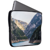 Schlucht des Flusses Piva im Norden Montenegros. Laptopschutzhülle (Vorne Rechts)