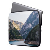 Schlucht des Flusses Piva im Norden Montenegros. Laptopschutzhülle (Vorderseite Links)