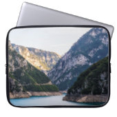 Schlucht des Flusses Piva im Norden Montenegros. Laptopschutzhülle (Vorderseite)