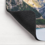 Schlucht des Flusses Piva im Norden Montenegros. Mousepad (Ecke)