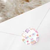 Schlummerschläfer über Geburtstagsparty Runder Aufkleber