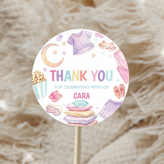 Schlummerschläfer über Geburtstagsparty Runder Aufkleber