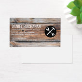 Schlüssel und Hammer | Hintergrund des Holzpaneels (Schreibtisch)