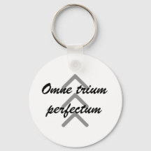 Schlüsselkette "Omne trium perfect tum"