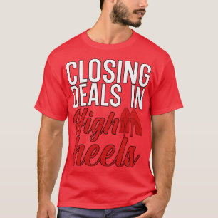 Schlussgeschäfte in hohen Absätzen T-Shirt