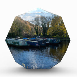 Schmalboote, festgemacht am Salterhebble Basin Fotoblock