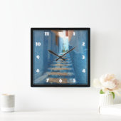 Schmale blaue Treppe in Marokko Quadratische Wanduhr (Zuhause)