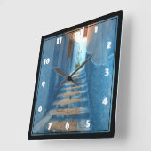 Schmale blaue Treppe in Marokko Quadratische Wanduhr (Winkel)