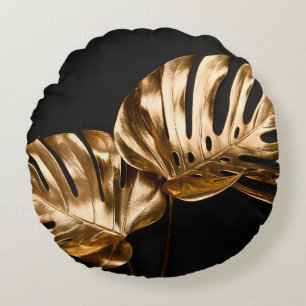 Schmale goldene Ketten auf reflektierender Oberflä Rundes Kissen