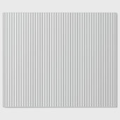 Schmale graue und weiße Streifen Pinstripe Muster Geschenkpapier (Flach)