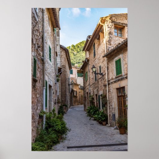 Schmale Straße im Dorf Valldemossa - Mallorca Poster (Vorne)