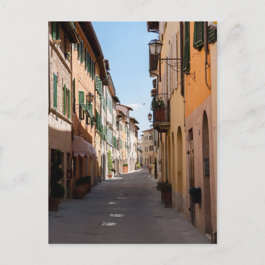 Schmale Straße mit alten Fassaden im toskanischen  Postkarte (Vorderseite)