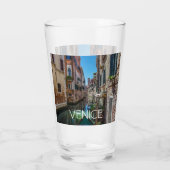 Schmale Straße mit Kanal in Venedig Glas (Rückseite)