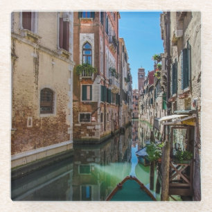 Schmale Straße mit Kanal in Venedig Glasuntersetzer
