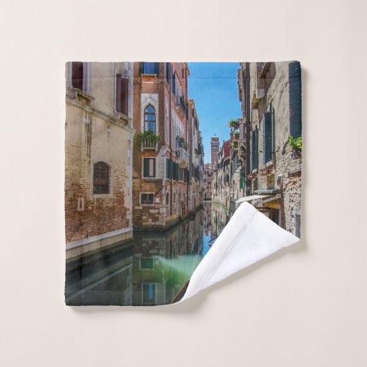 Schmale Straße mit Kanal in Venedig Waschlappen (Waschlappen)