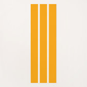 Schmale, weiße Streifen auf hellen, goldgelben Str Yogamatte (Vorderseite)