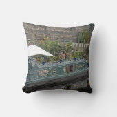 Schmales Boot und Garten mit Blumen Kissen (Vorderseite)