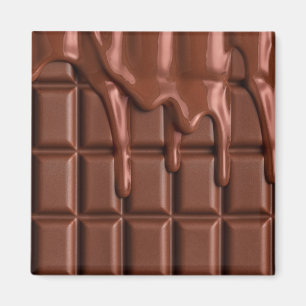 Schmelzschokolade, die über einen Schokoladenbloc Magnet