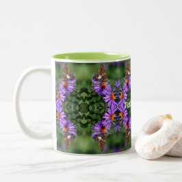 Schmetterling auf Aster-Blume Abstrakt Personalisi Zweifarbige Tasse