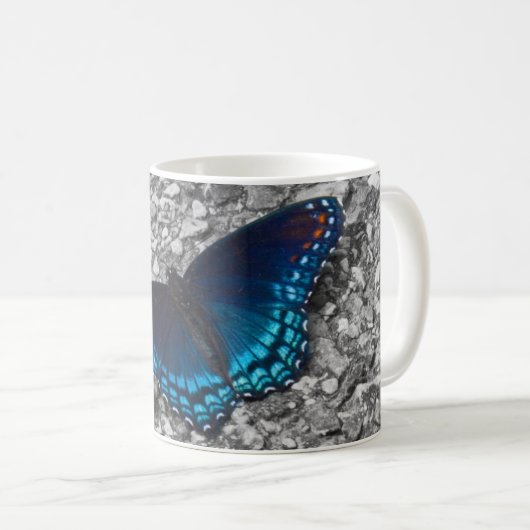 Schmetterling auf Beton Kaffeetasse (VorderseiteRechts)