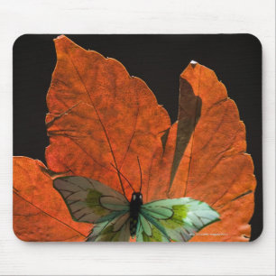 Schmetterling auf Blatt 2 Mousepad
