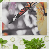 Schmetterling auf Blume Handtuch (Gefaltet)