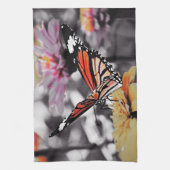 Schmetterling auf Blume Handtuch (Vertikal)