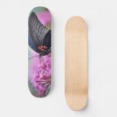 Schmetterling auf Blume Skateboard (Vorderseite)