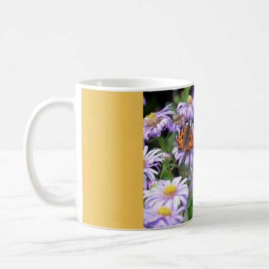Schmetterling auf Blume Tasse (Links)