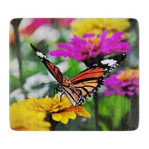 Schmetterling auf Blumen #2 Schneidebrett