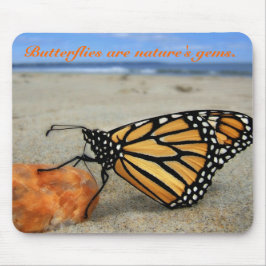Schmetterling auf dem Strand durch TDGallery Mousepad