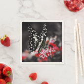 Schmetterling auf der roten Blume Serviette (Beispiel)